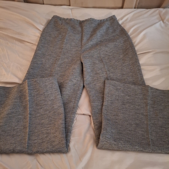 Harburt Gray Textured Women's Flare Leg Pants - Picture 4 of 9